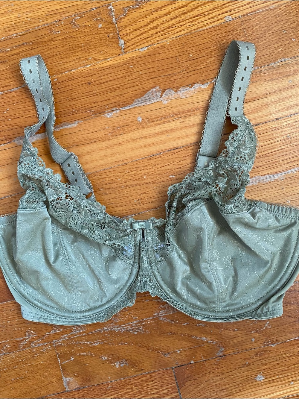 Lace-Trim Underwire Bra in Sage Green